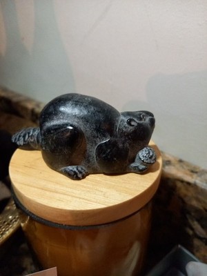 BOMA SCHWARZER SPECKSTEIN GESCHNITZT BIBER INUIT KUNST - MADE IN CANADA - SIGNIERT VINTAGE