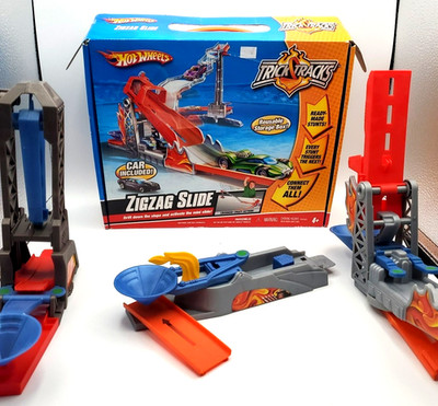 Hot Wheels Trick Tracks Shock Ramp Toy Car Stunt Set 2009 with Box **incomplete*