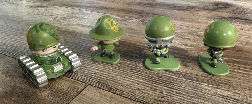 MGA Awesome Little Green Men Soldiers Figure Lot of 24 with Dog Tags & Stickers! - Image 3 of 4