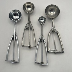 Lot Of 4 Ice cream Scoops Crestware, Intedge, and Upate