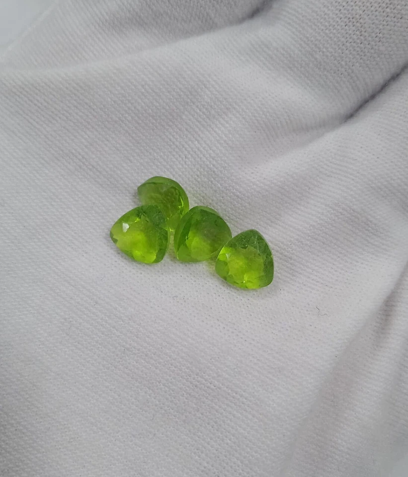 Lote com 1 peça de pedra solta peridoto simulado corte trilhão joias femininas para fabricação de 7 mm - Imagem 2 de 4