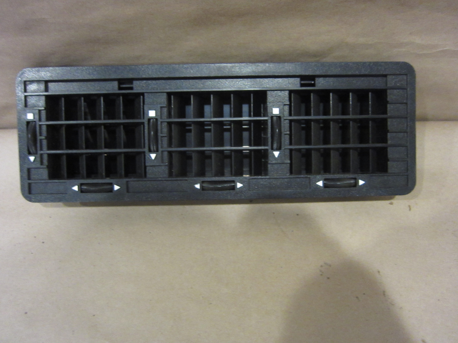 Ferrari Mondial - Central Dash Air Outlet Vent - P/N 60657100