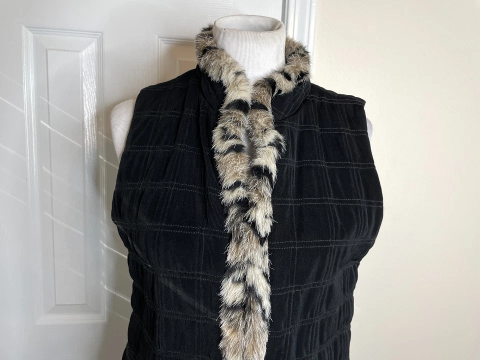 Chicos Travelers Quilted Vest Jacket Size 0 Small Black Faux Fur Leopard Trim - Image 2 of 4