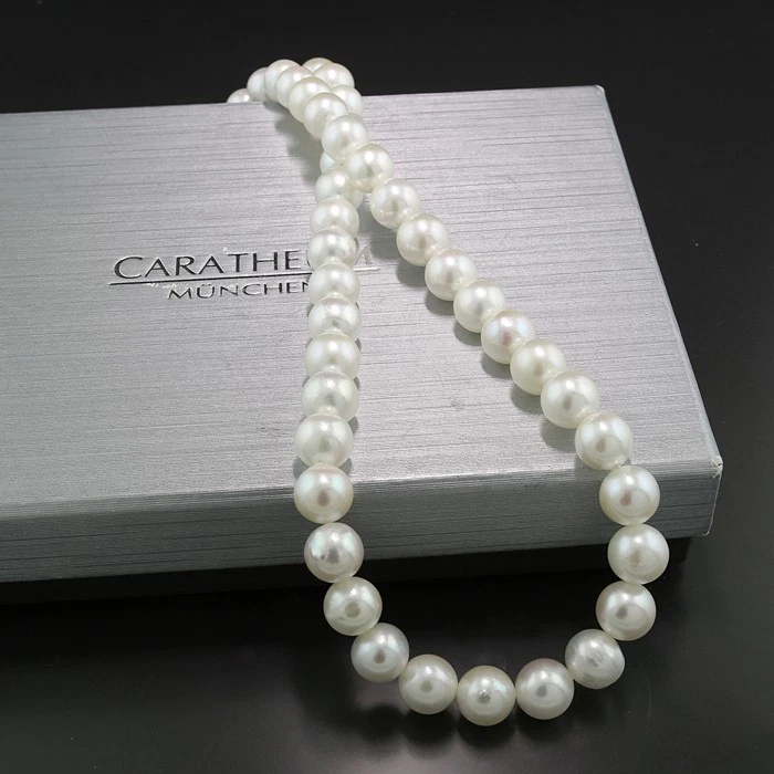 Wert € 4.000 Akoyazuchtperlenkette weiß 8,0-8,5 mm Japan Spitzen-Lüster