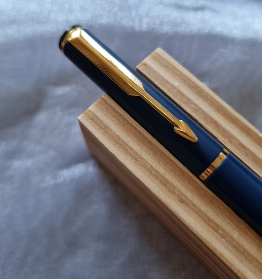 2002 Parker Rialto 88 Fountain Pen 14ct Gold Nib In Blue and Black with Case - Image 2 of 4