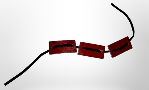 Bracciale Artigianale Rettangolare Pelle Rossa Cordoncino Nero 7-7,5” Polso Firmato - Foto 2 di 7