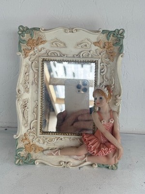 Das Haus Valentina. Vintage Ballerina Figur Deko Rahmen mit Spiegel.