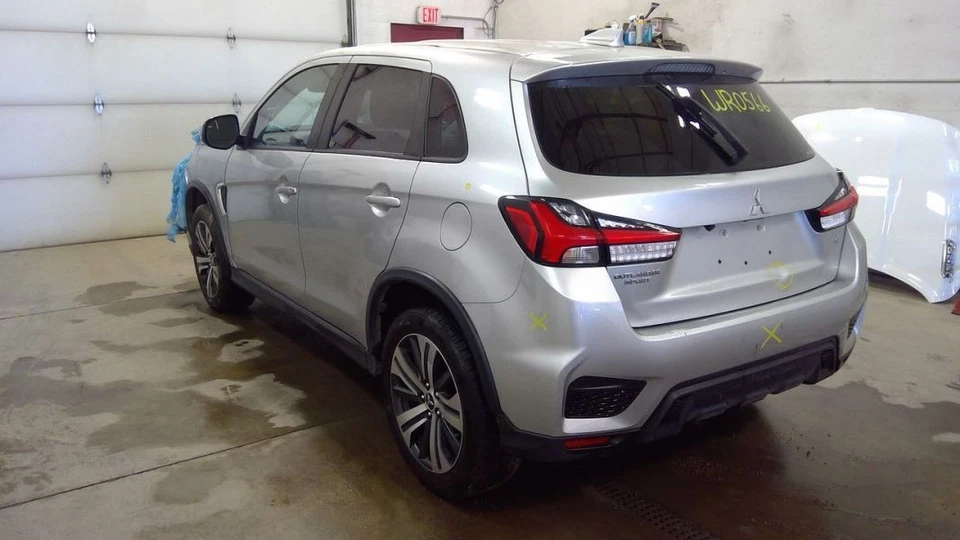 Maletero/portón trasero Mitsubishi Outlander Sport 2020 2924074 Foto 4 de 4
