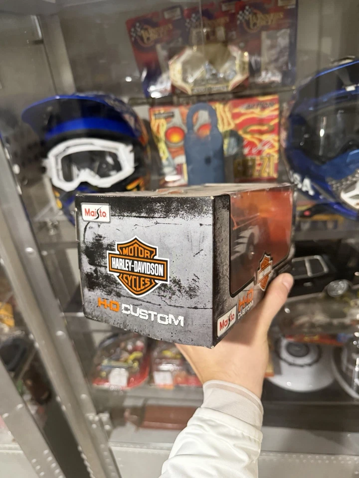 Maisto Harley Davidson Cycles 1:27 Ford F-150 STX Diecast with motorcycle in bed - Image 2 of 4