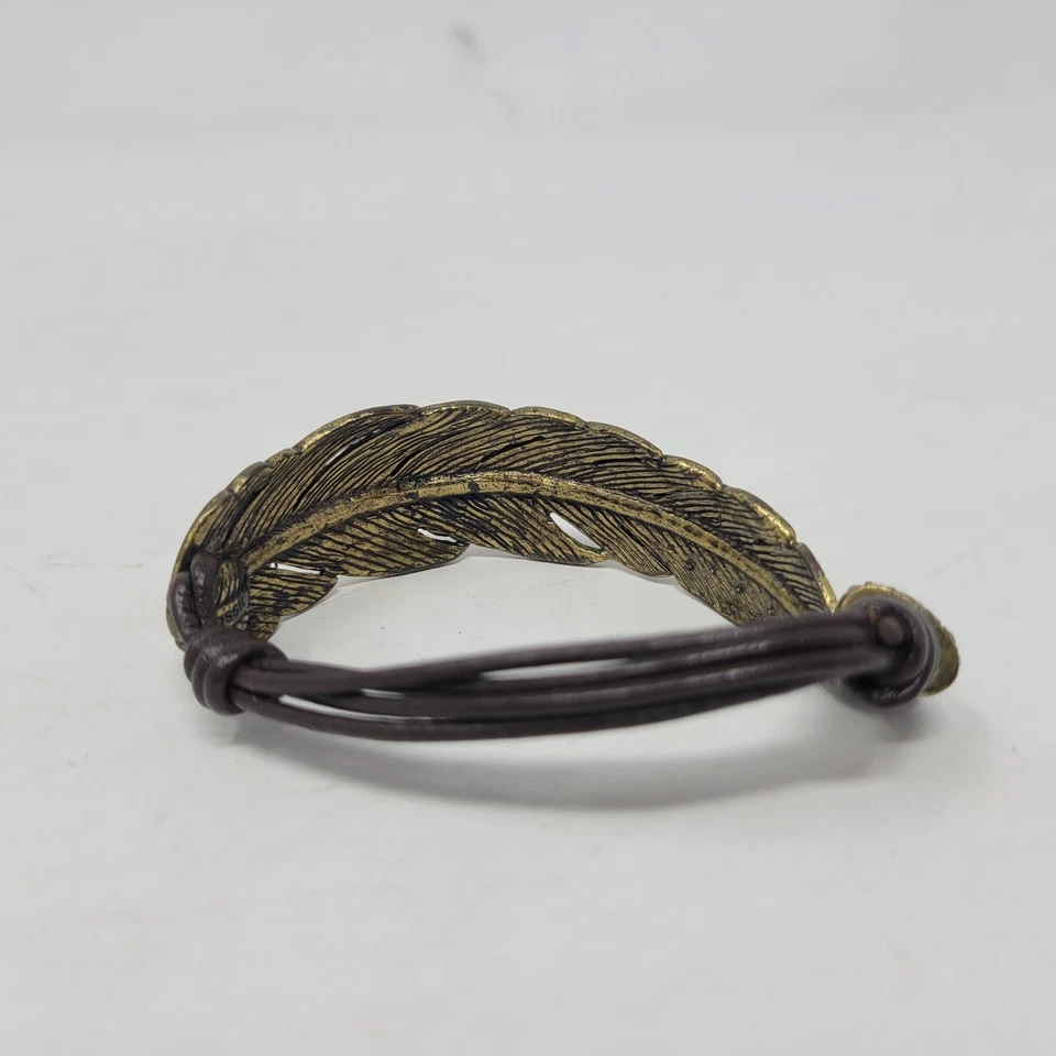Pulsera de plumas Fossil para mujer en tono dorado correa de gancho Foto 3 de 4