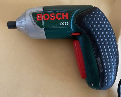 Avvitatore Bosch 3V con alimentatore - Foto 3 di 6