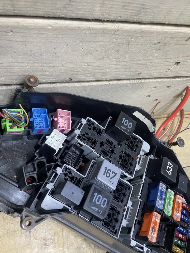 Caja relé fusibles distribución potencia delantera Porsche Cayenne 2003-2006 OEM Foto 4 de 4