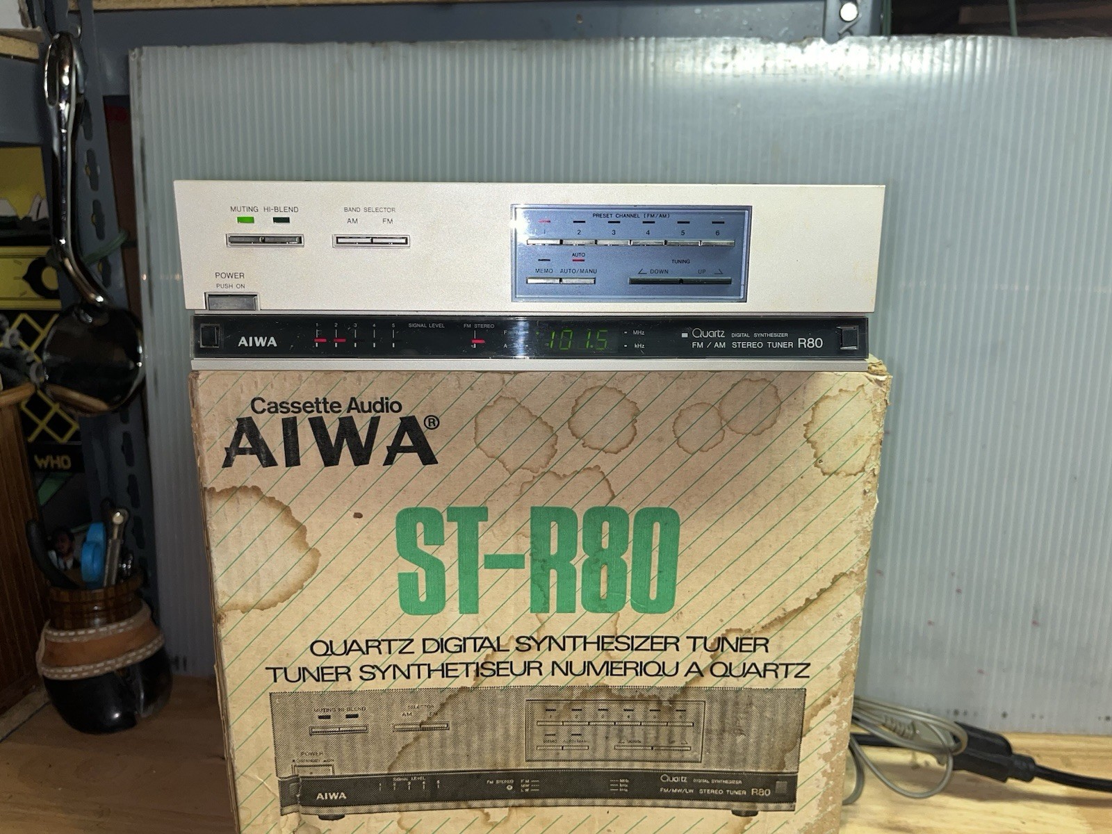 VINTAGE AIWA R80 QUARTZ DIGITAL SYTHESIZER FM/AM STEREO TUNER ~ WORKS PERFECT!