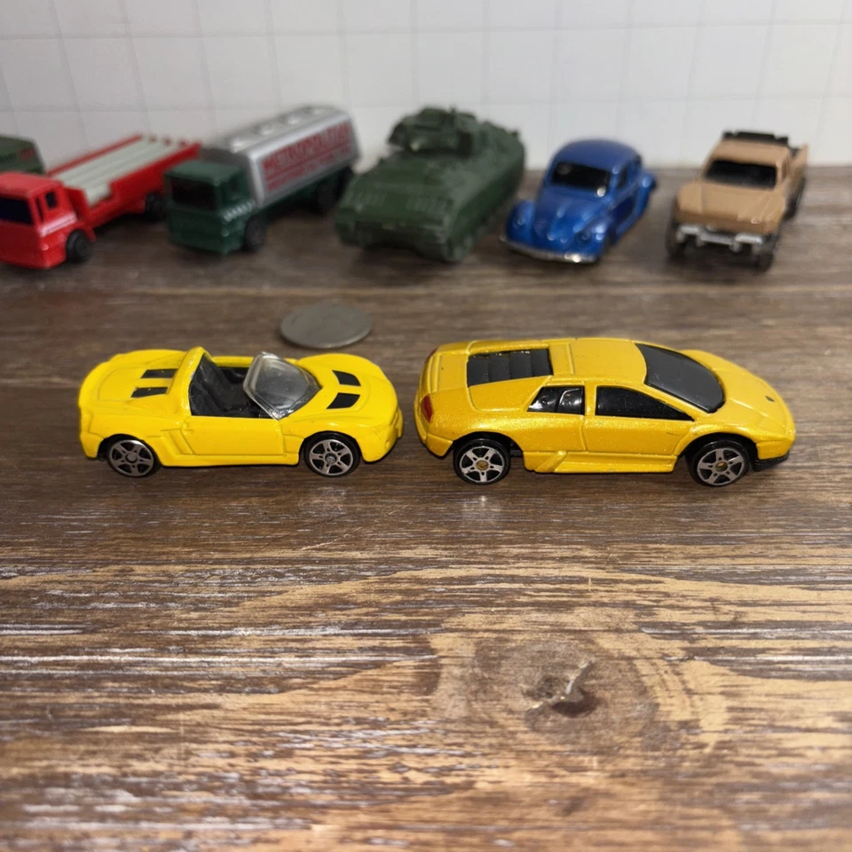Lote de 8 vehículos diecast Maisto 1:64 VW Bug, Lamborghini, camiones + Foto 3 de 4