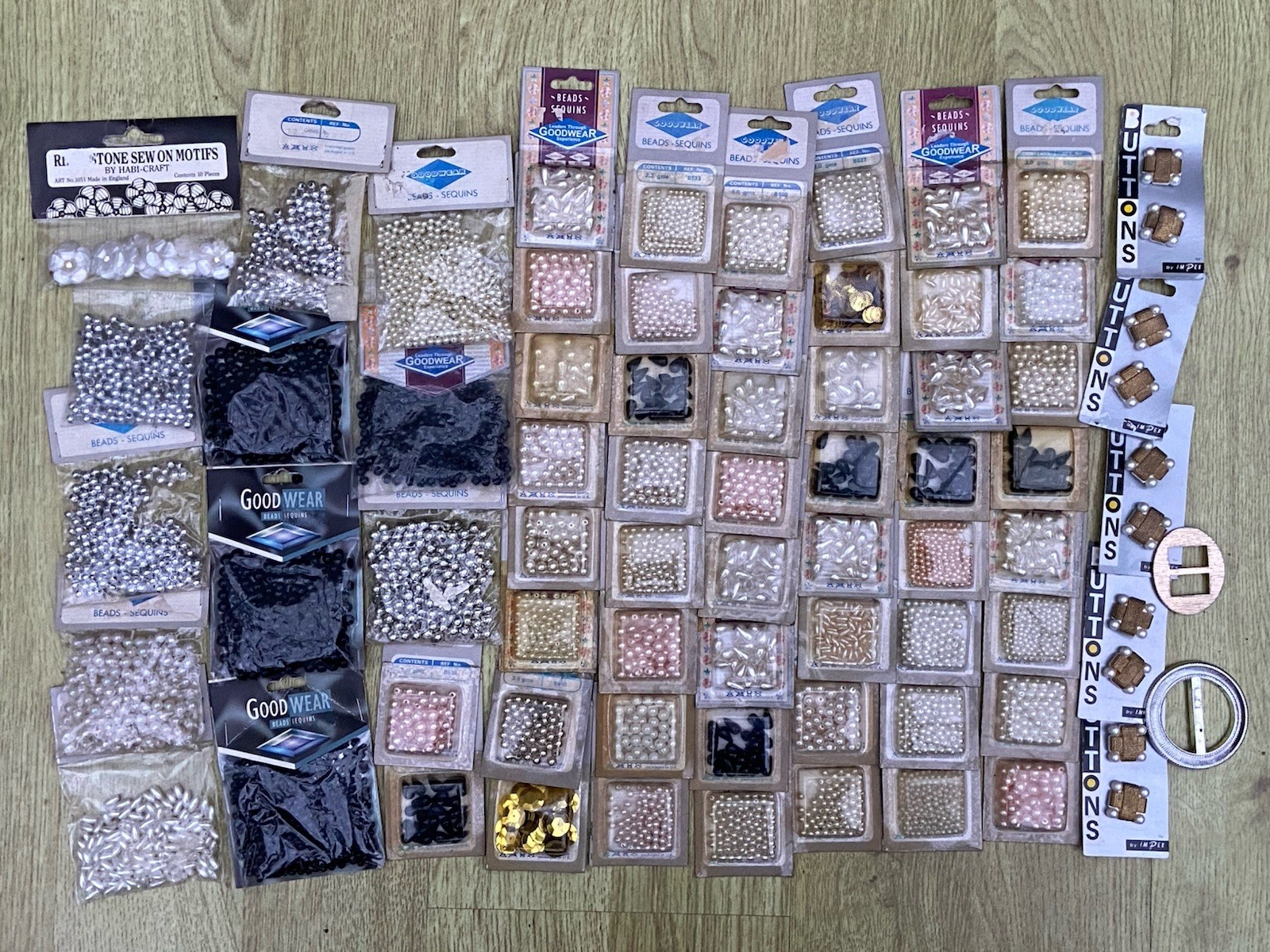 NUEVO LOTE DE TRABAJO 85 PAQUETES CUENTAS VINTAGE COSTURA NUPCIAL MERCERÍA ARTESANAL PERLA^