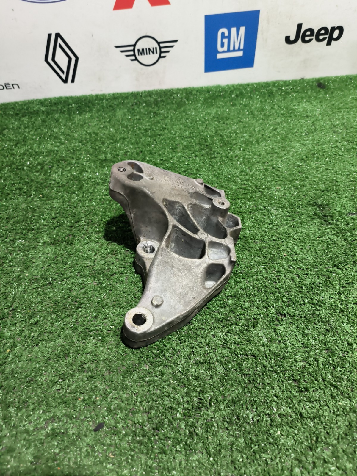 SUPPORTO STAFFA VOLKSWAGEN SEAT .1K0199117AP