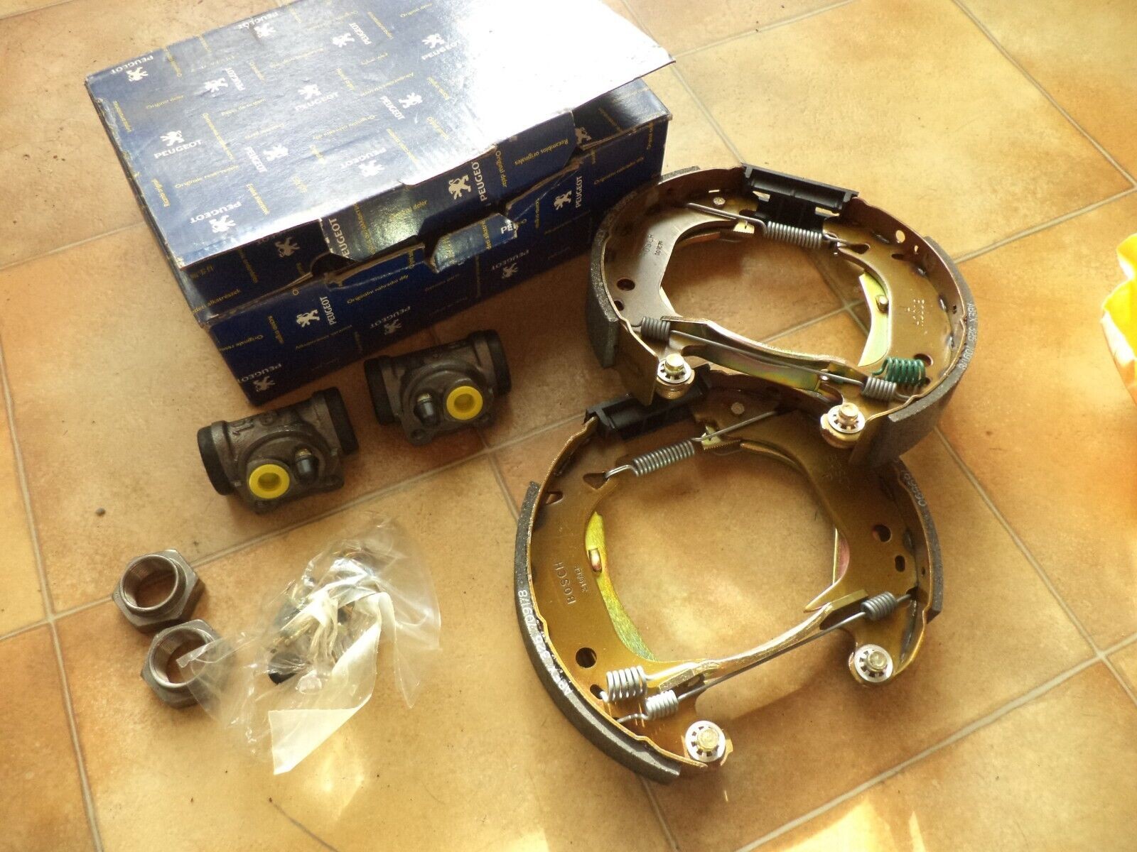 Kit frein arriere Peugeot 205 pour reparation du systeme de freinage a tambour 42416L