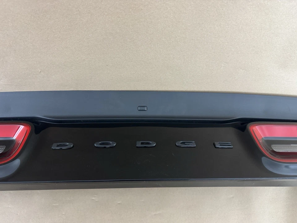 2015-2023 DODGE CHALLENGE LANTERNA TRASEIRA STOP BACKUP LED MOPAR FABRICANTE DE EQUIPAMENTO ORIGINAL 68419751AB - Imagem 4 de 4