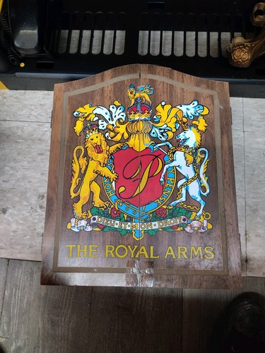 Vintage dartboard cabinet "The Royal Arms"