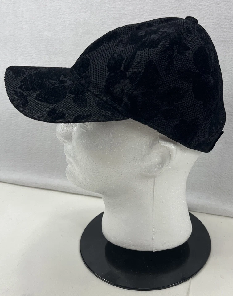 Gorra bailarina floral flocada terciopelo reflectante negra plateada Lululemon OSFM Foto 4 de 4