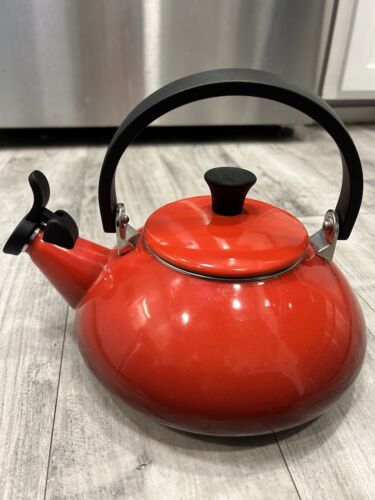 LE CREUSET CERISE OMBRÉ RED ZEN WHISTLING TEA KETTLE 1.6 qt TEA POT ENAMEL STEEL