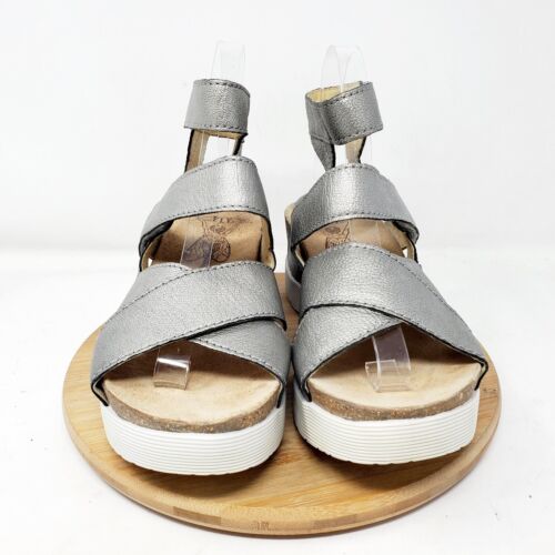 Sandalias de cuña Fly London para mujer 39 zapatos con plataforma de cuero plateado con tiras de cuña - Imagen 3 de 12