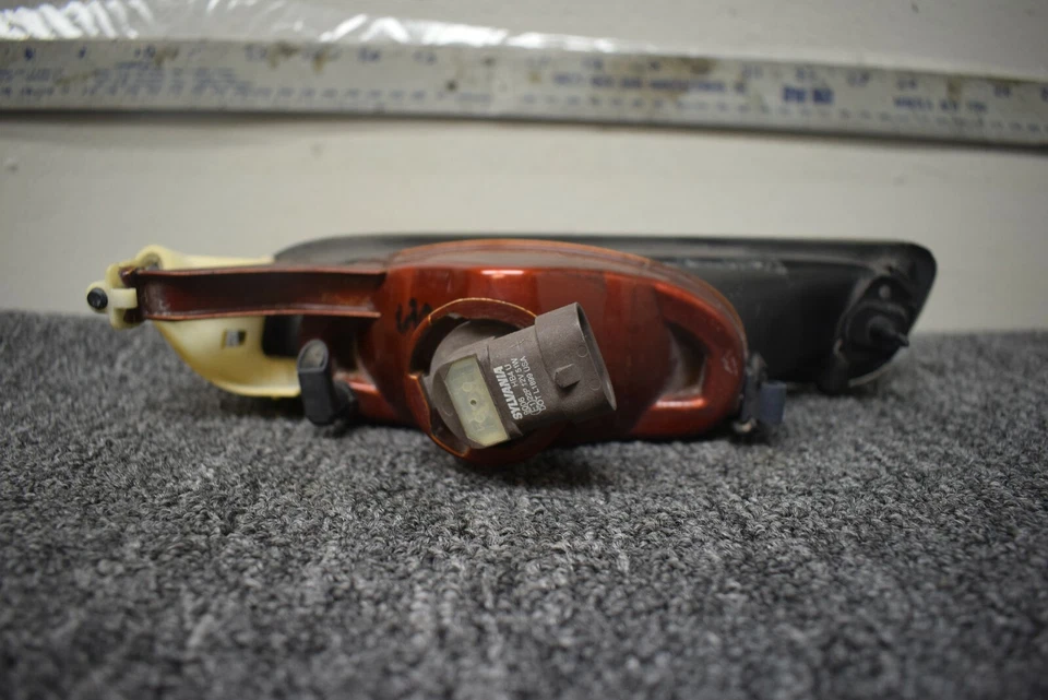 2001-2005 BMW 330I RIGHT SIDE FOG LIGHT FACTORY OEM - Image 4 of 4