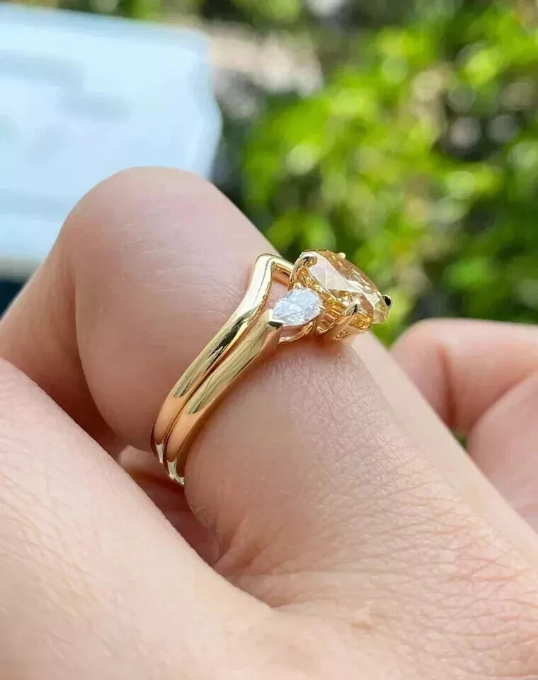 Juego de anillos de boda de citrino de corte ovalado de 2 quilates enchapados en oro amarillo de 14 quilates Foto 2 de 4