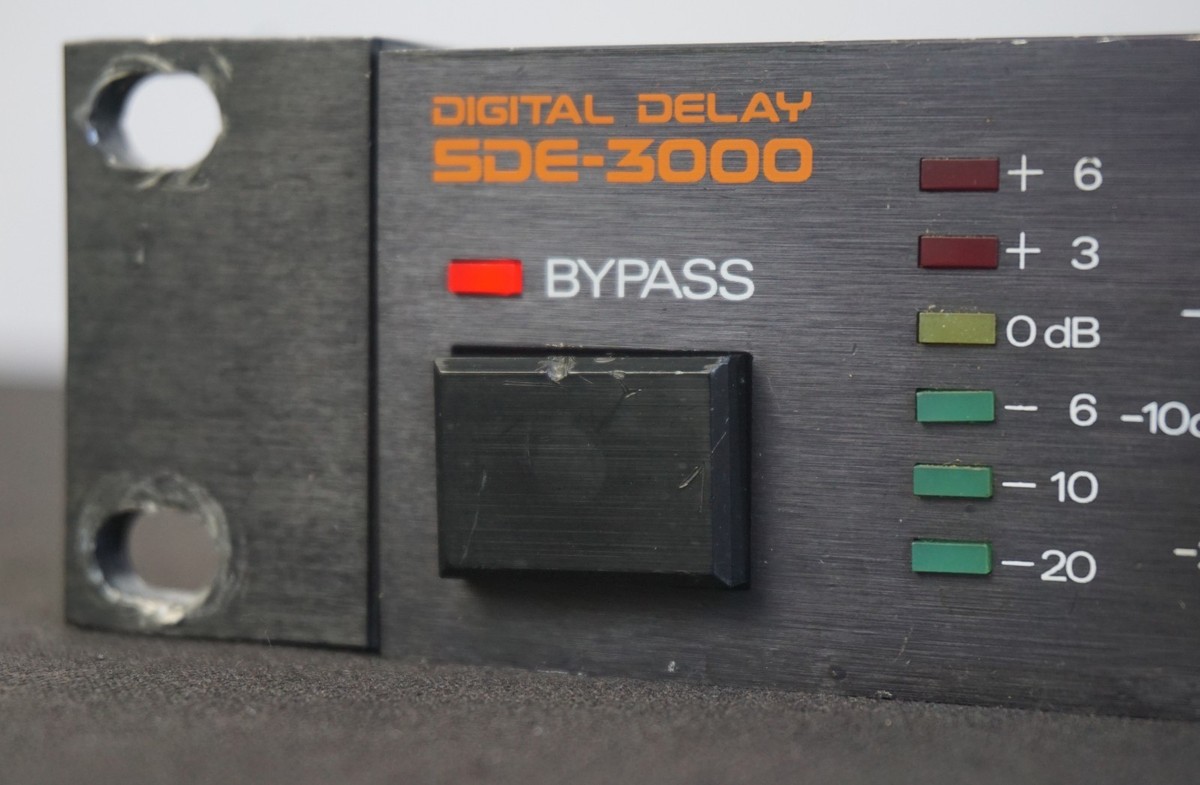 Roland Digital Delay SDE-3000 Vintage 80's 1U Rack Mount Effects