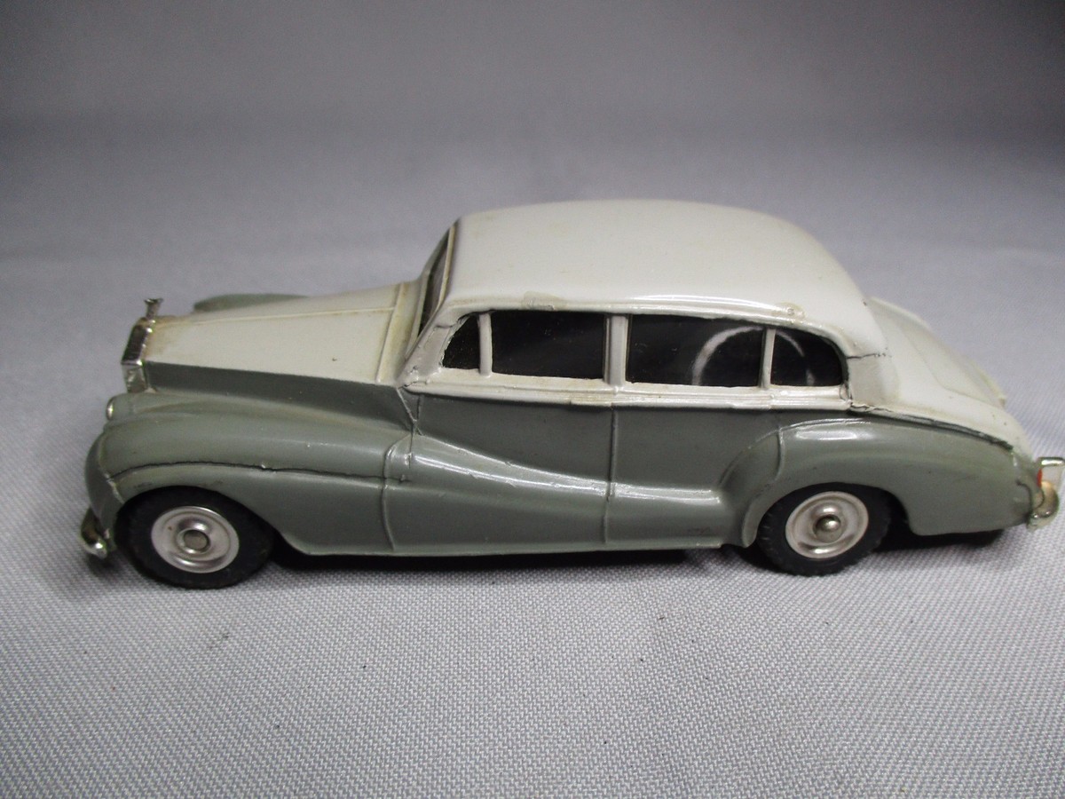 DINKY TOYS ROLLS ROYCE - SILVER WRAITH - MECCANO