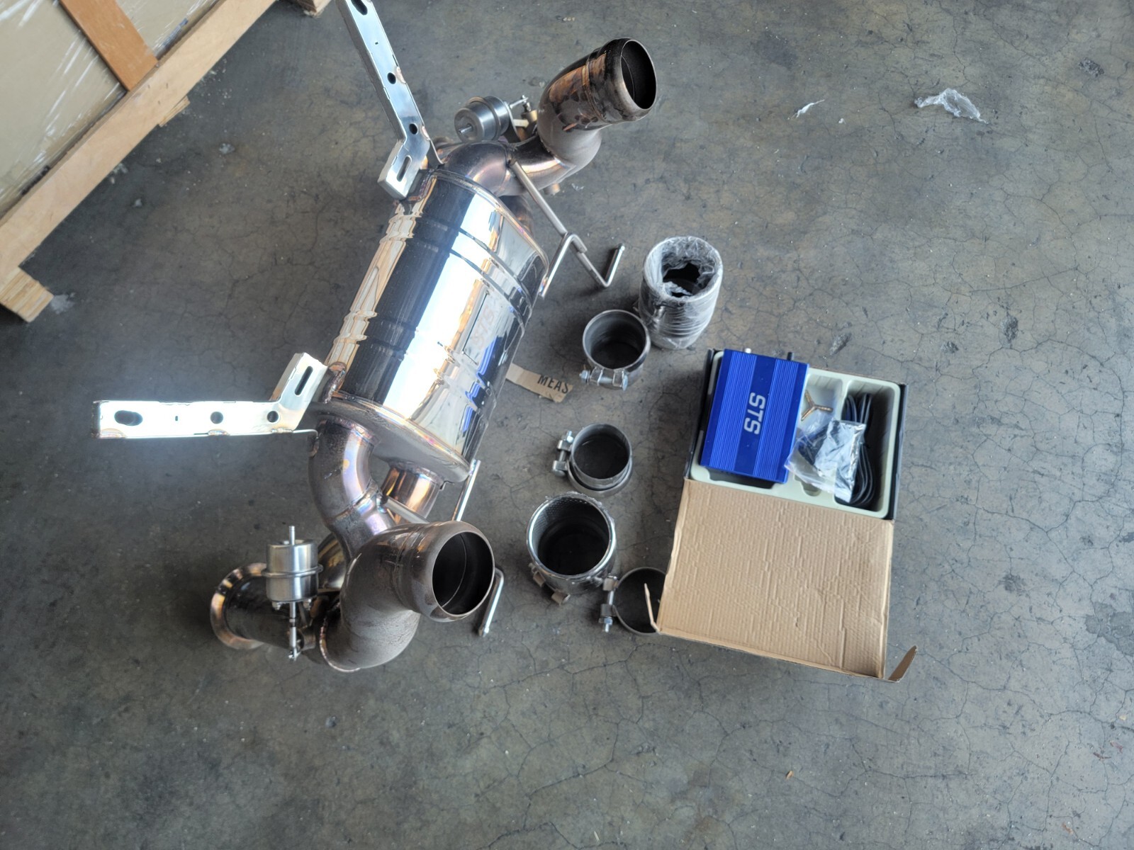 LAMBORGHINI AVENTADOR SVJ STYLE EXHAUST FOR LP700 TO SVJ KIT VALVED 