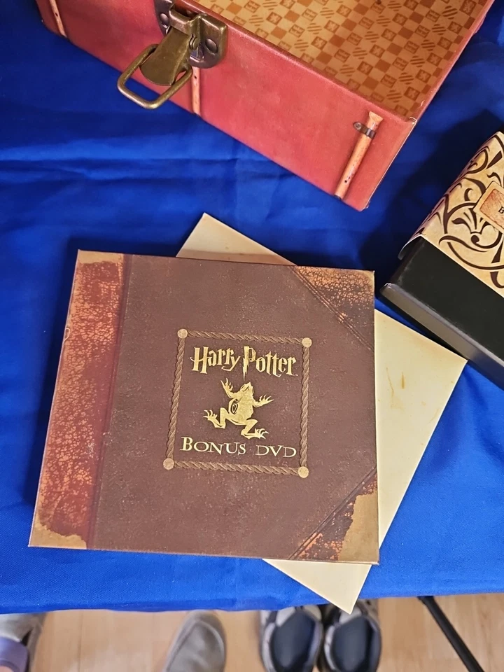 Harry Potter Trunk Chest Box / Years 1-5 Blu-Ray DVD 7-Disc Set + Gift Cards - Image 4 of 4