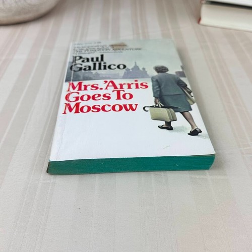 Mrs. 'Arris Goes to Moscow by Paul Gallico Vintage 1976 (PAPERBACK) - Picture 4 of 12