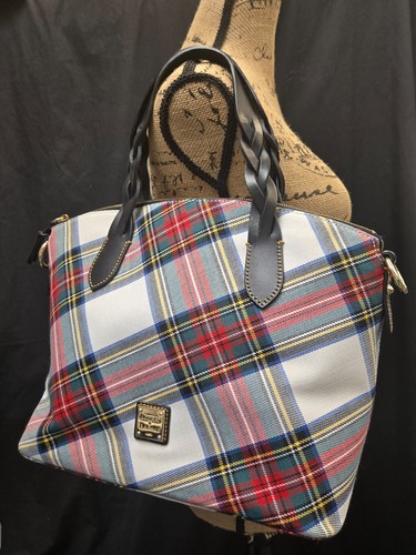 Dooney & Bourke gewölbt kariert Tartan schwarze Griffe/verstellbarer Riemen Gold Hardware