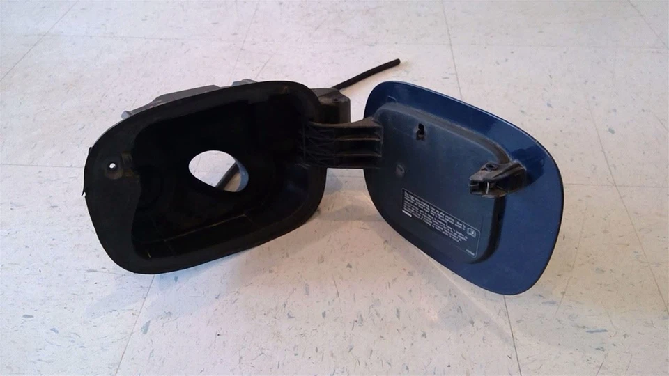 2010 10 Volvo S80 Fuel Filler Door Blue 110155 - Image 3 of 4