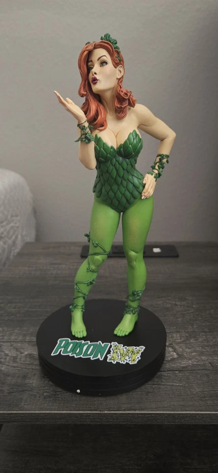 Фигурка статуэтка DC Direct Collectibles Cover Girls Poison Ivy 10 дюймов 1364 из 2502 - Изображение 3 из 4