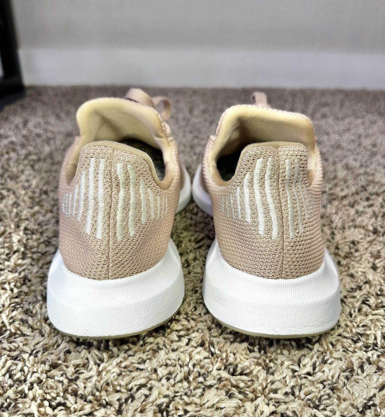 Adidas Swift Run Ash Pearl Womens  Running Shoes Sneakers Size 7 image 7
