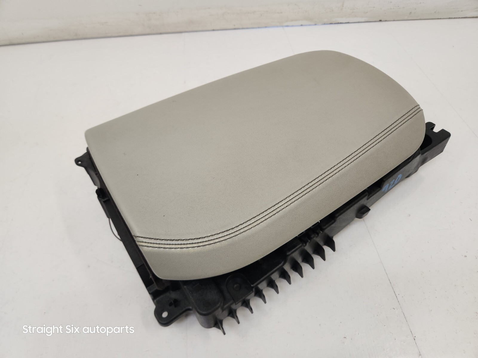 ✅ 14-20 OEM BMW i8 I12 I15 Center Armrest Tray Console Leather Gray