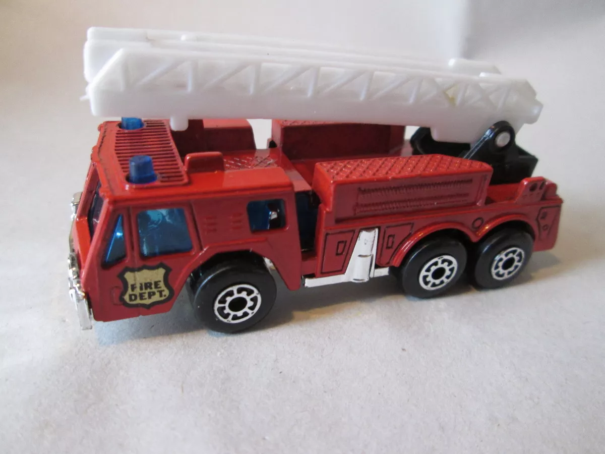 1982 Matchbox Red Fire Engine Truck w White Extension Ladder 18 Mint