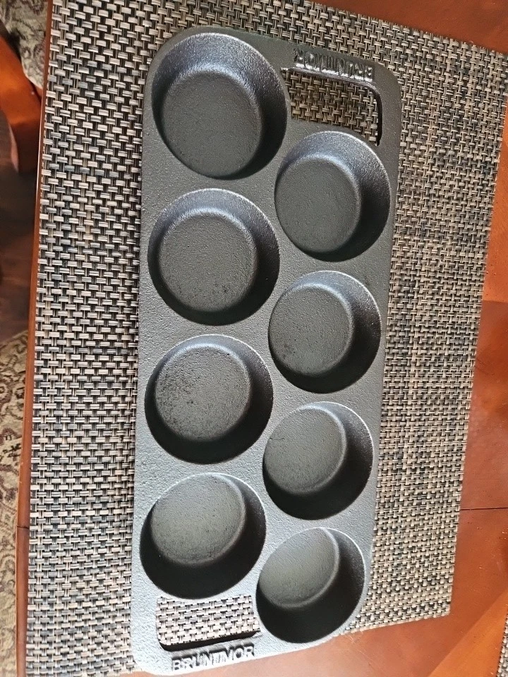 Vintage Bruntmor Cast Iron 8 Muffin Pan.