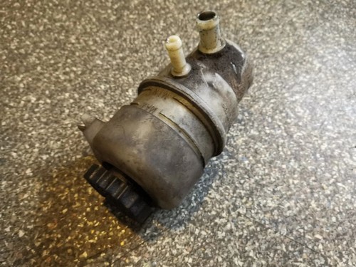Power steering fluid reservoir