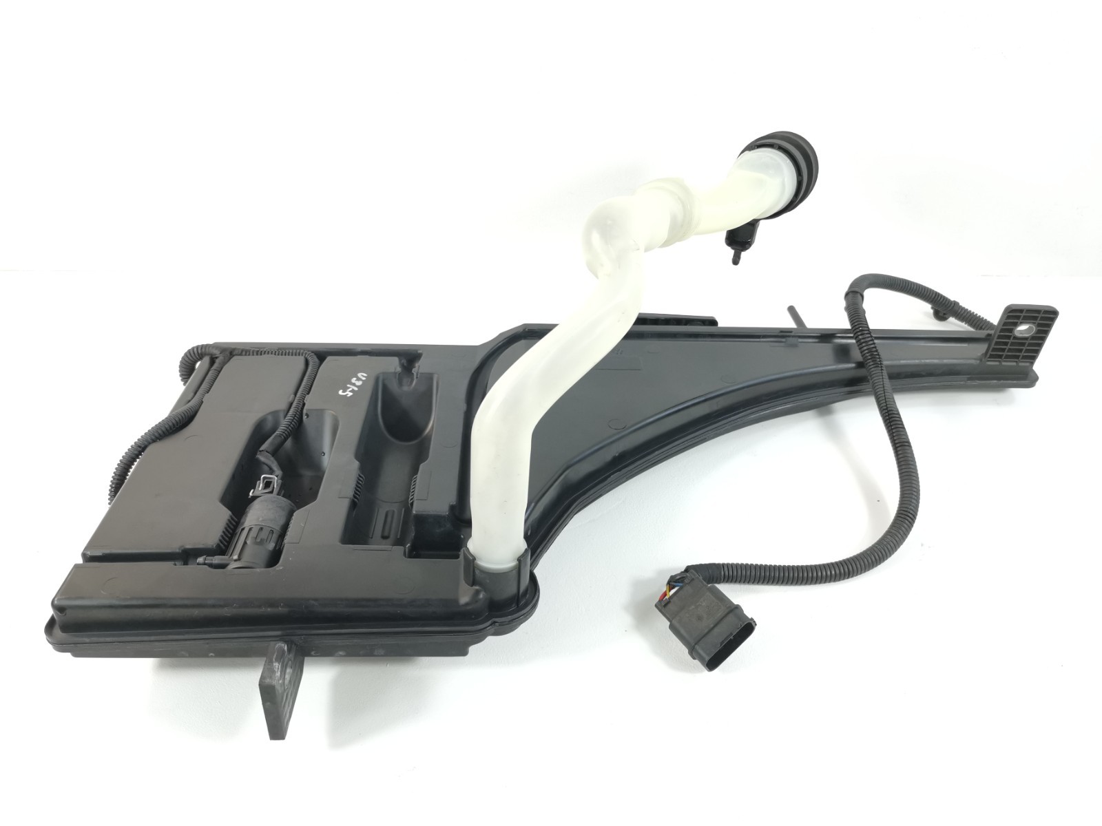 Maserati Ghibli 2019 M156E 3.0 L Window Washer Reservoir Fluid Tank 670105311