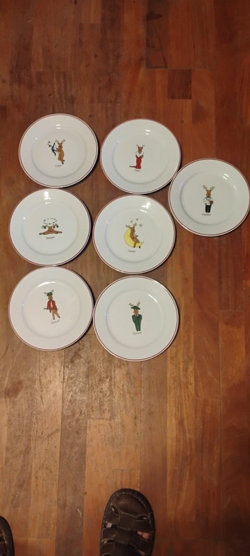 Set Of 7 Rainbow Mountain 8 1/2" Santa's Reindeer Salad/Dessert Plates