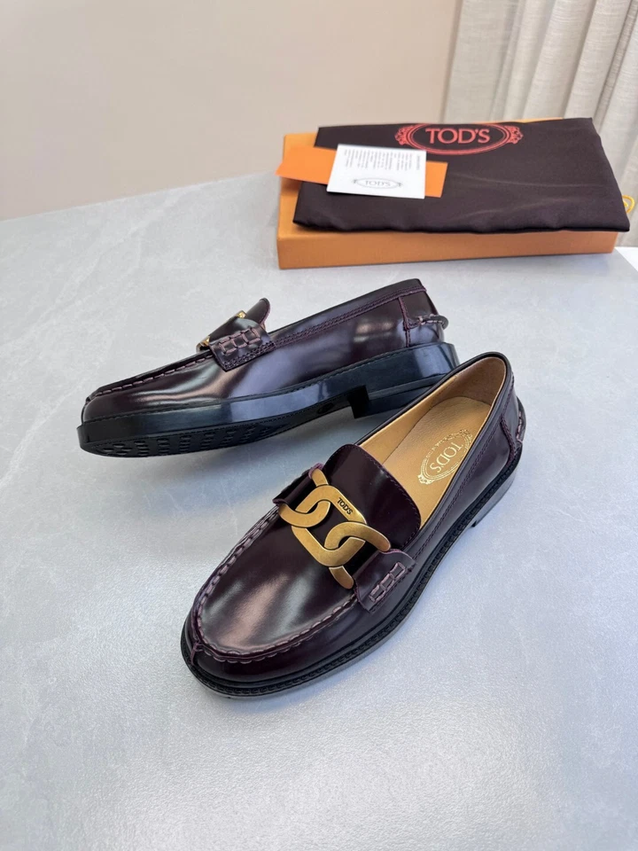 Mocassins femininos casuais Tod's biqueira redonda sola grossa fivela de metal - Imagem 2 de 4