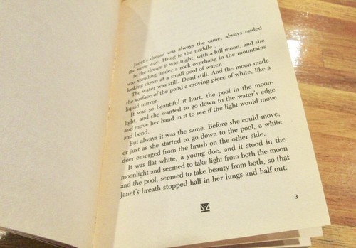The NIGHT the WHITE DEER DIED ~ Gary Paulsen. 1991 Newbery Honor UNread! in MELB - Imagen 9 de 12