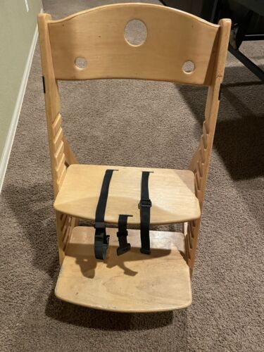 Keekaroo Height Right Kids Wooden High Chair Age 3 years and up to a 250 lbs.