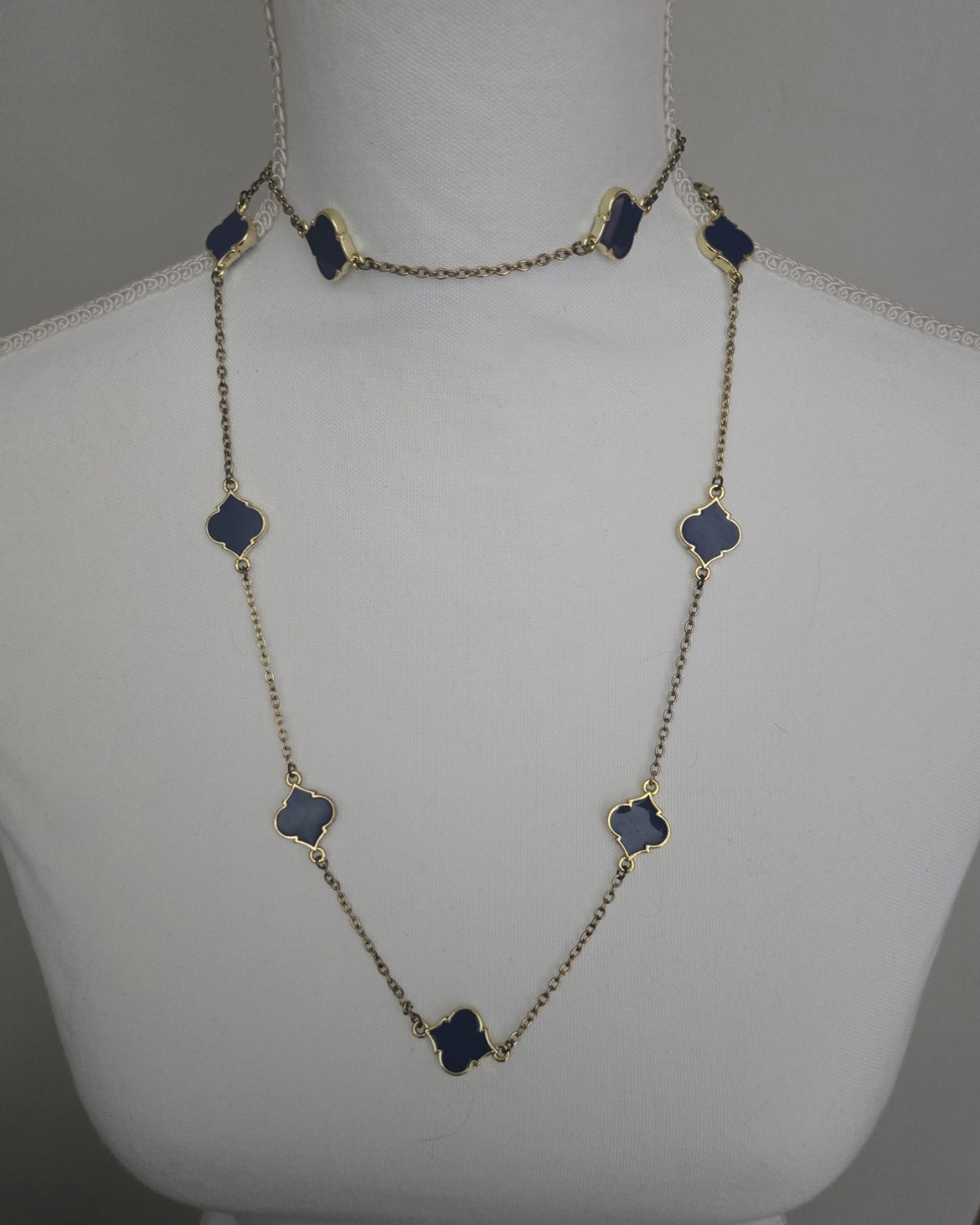 Fornash Cobalt Clover Necklace - Queen's Mood Elegant Jewelry Piece