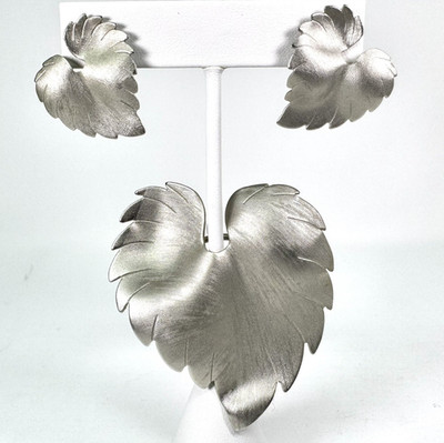 1980s HEART SHAPED - MULBERRY LEAF - Scarf Clip & Earrings SET - Brushed Finish