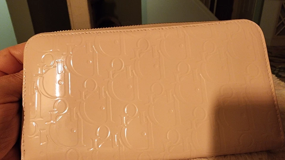 Бумажник CHRISTIAN DIOR Diorissimo с узором лакированная кожа розовый на молнии.  100% ПОДЛИННЫЙ - Изображение 2 из 4