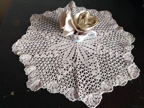 Cotton crochet doily Lace tablecloth Handmade table cover Vintage style - Picture 2 of 5